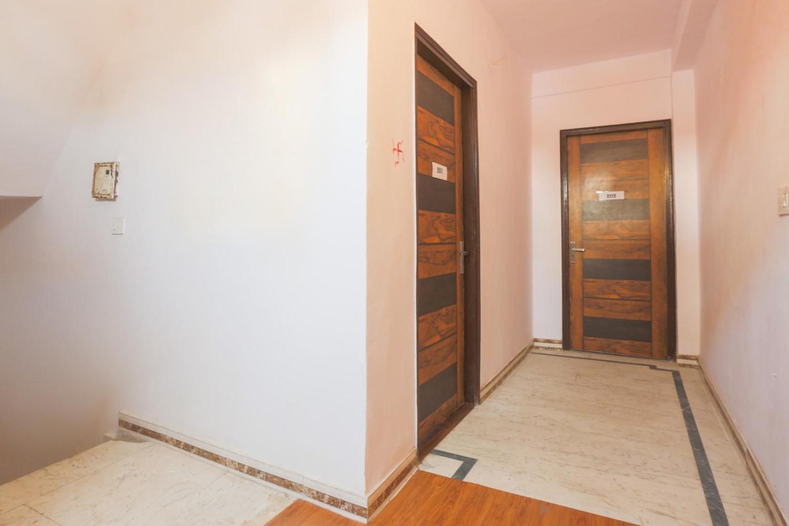 Flips With Mykonos Guest House New Delhi Exterior photo