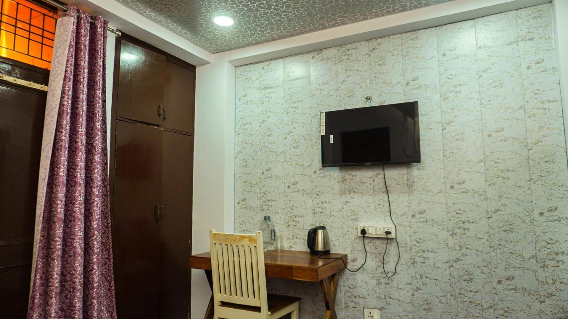 Flips With Mykonos Guest House New Delhi Exterior photo