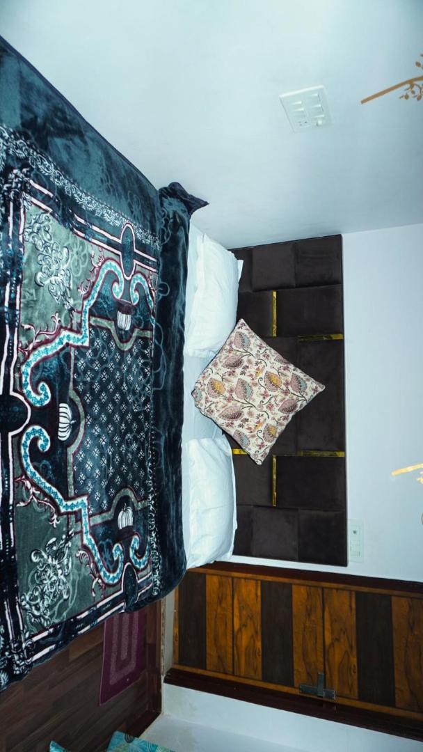 Flips With Mykonos Guest House New Delhi Exterior photo